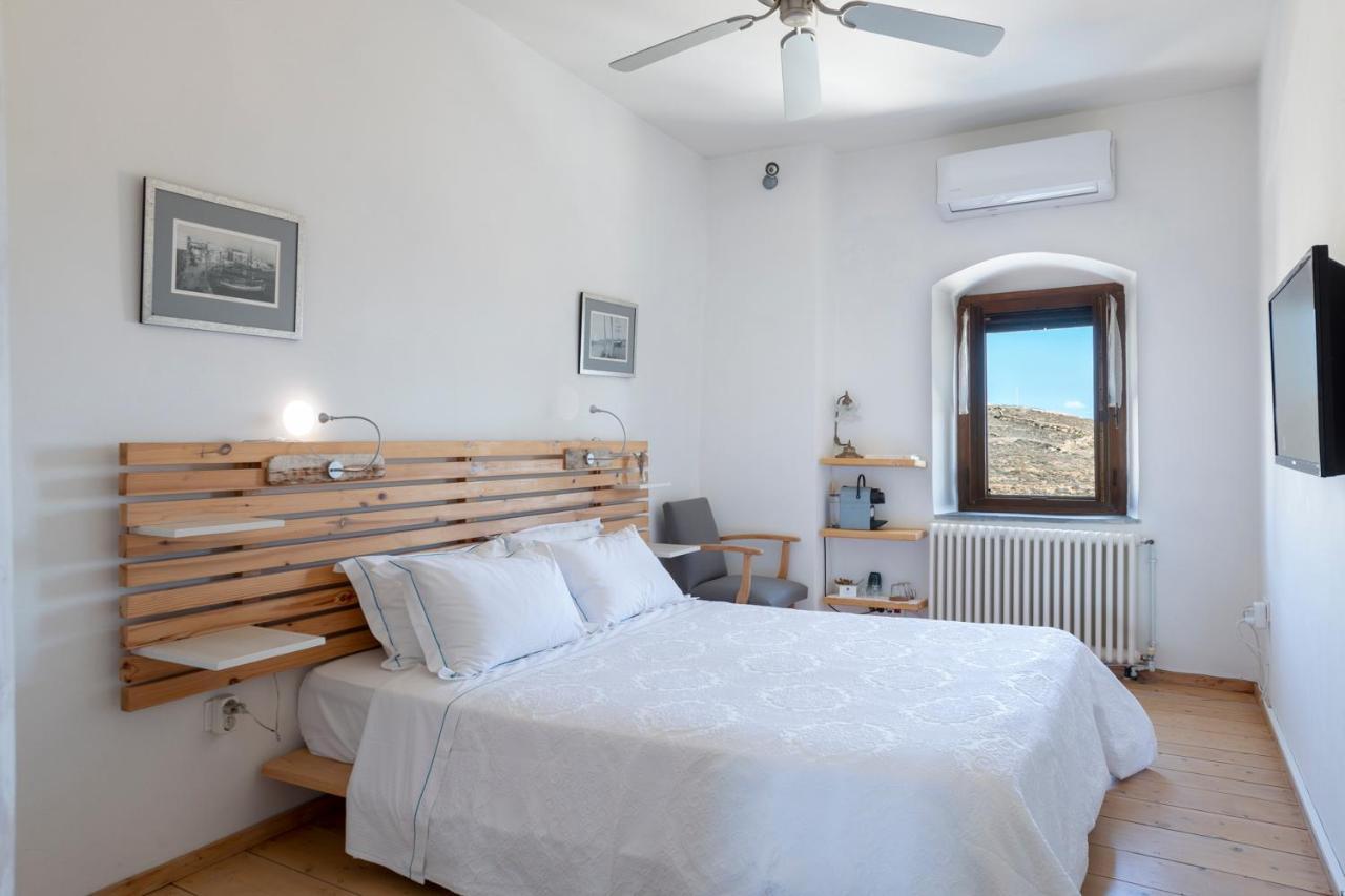 Wind Tales Hotel Ermoupoli Bagian luar foto